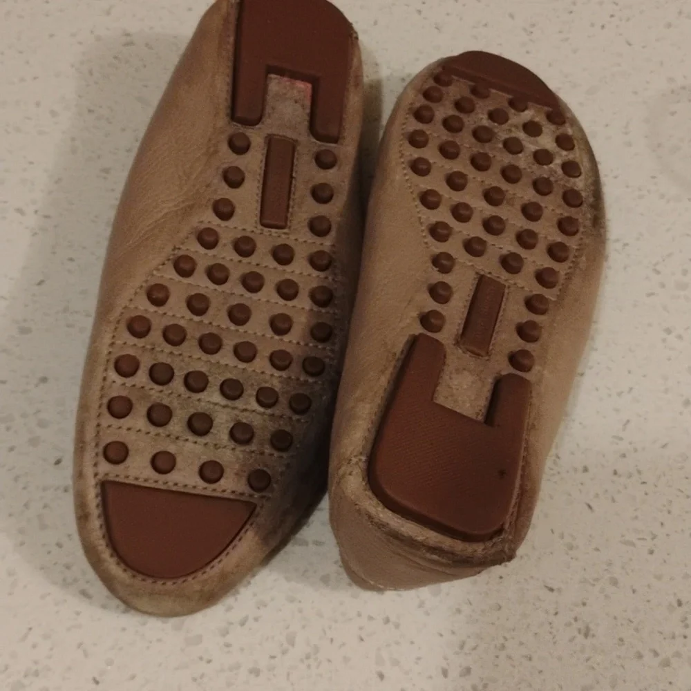Tory Burch Beige Loafers with Gold Emblem - Picture 6 of 6
